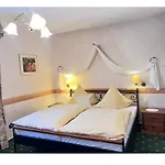 Alte Weinstuben Steinfelder Hof - 3*