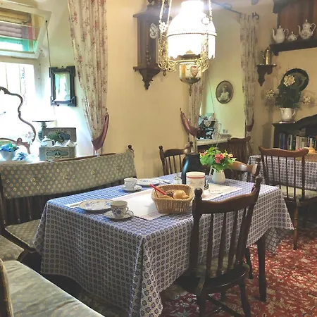 Bed and breakfast Alte Weinstuben Steinfelder Hof -