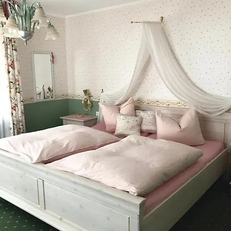 Alte Weinstuben Steinfelder Hof Garni Alojamento de Acomodação e Pequeno-almoço 3*