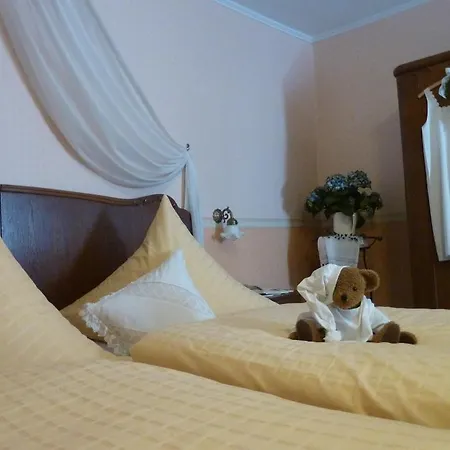 Alte Weinstuben Steinfelder Hof Garni 3*