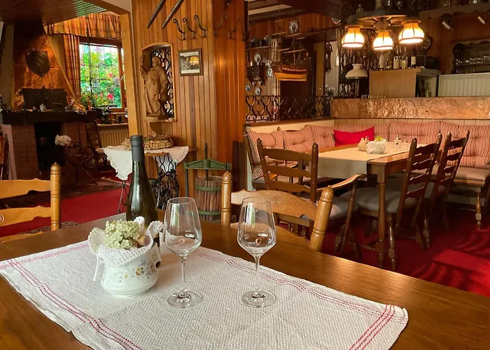 Alte Weinstuben Steinfelder Hof - 3*